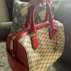 MICHAEL KORS PURSE- IN EXCELLENT CONDITION!!!
